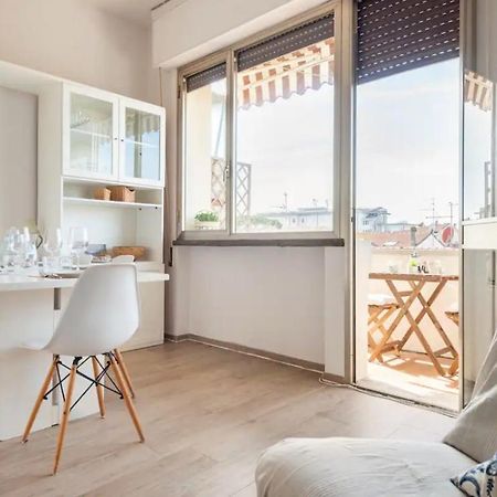 Seaside Apt Private Parking And Near The Beach Viareggio Exterior photo